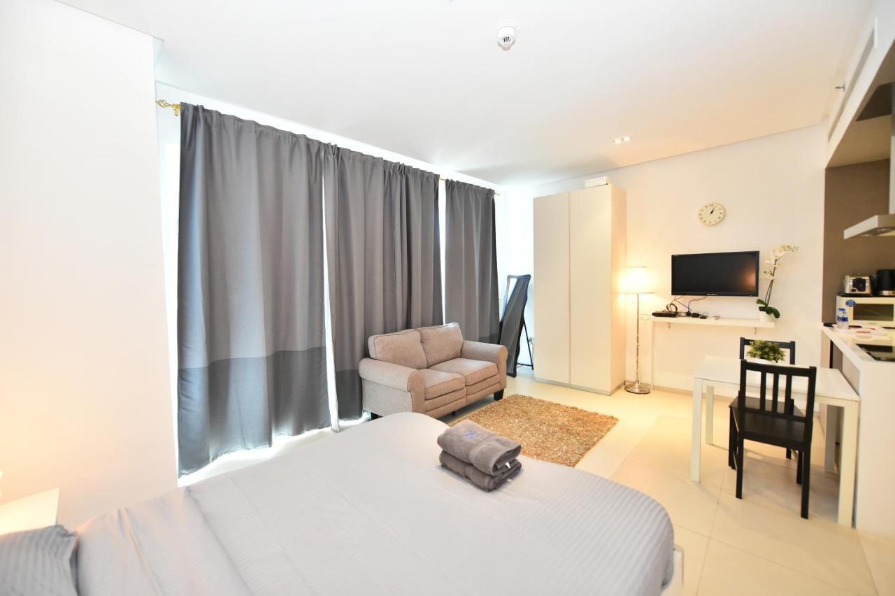 Cozy Studio Apt In Marina - Near Metro, Beach & Mall Apartment ดูไบ ภายนอก รูปภาพ